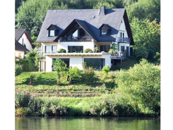 Ferienwohnung Am Moselufer Zell an der Mosel Exteriör bild