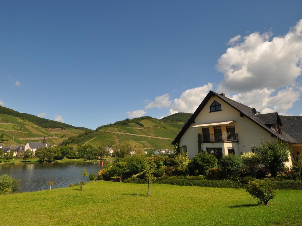 Ferienwohnung Am Moselufer Zell an der Mosel Exteriör bild