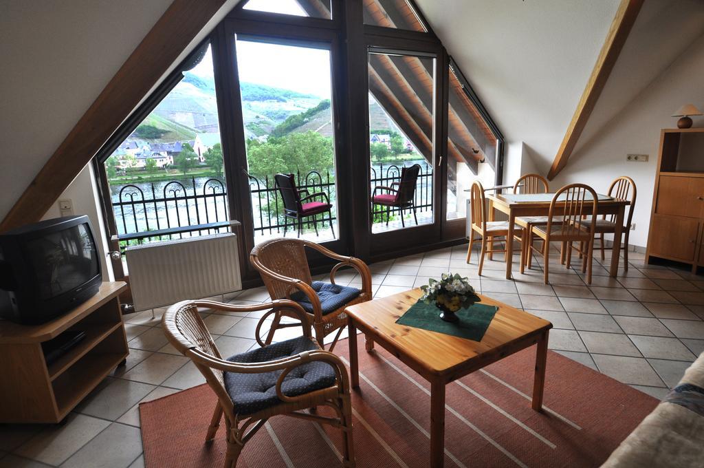 Ferienwohnung Am Moselufer Zell an der Mosel Exteriör bild